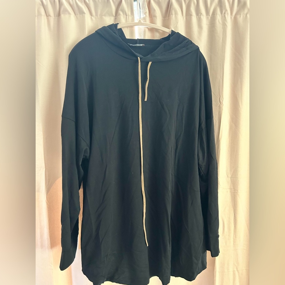 Black hooded tunic by BOMBOM